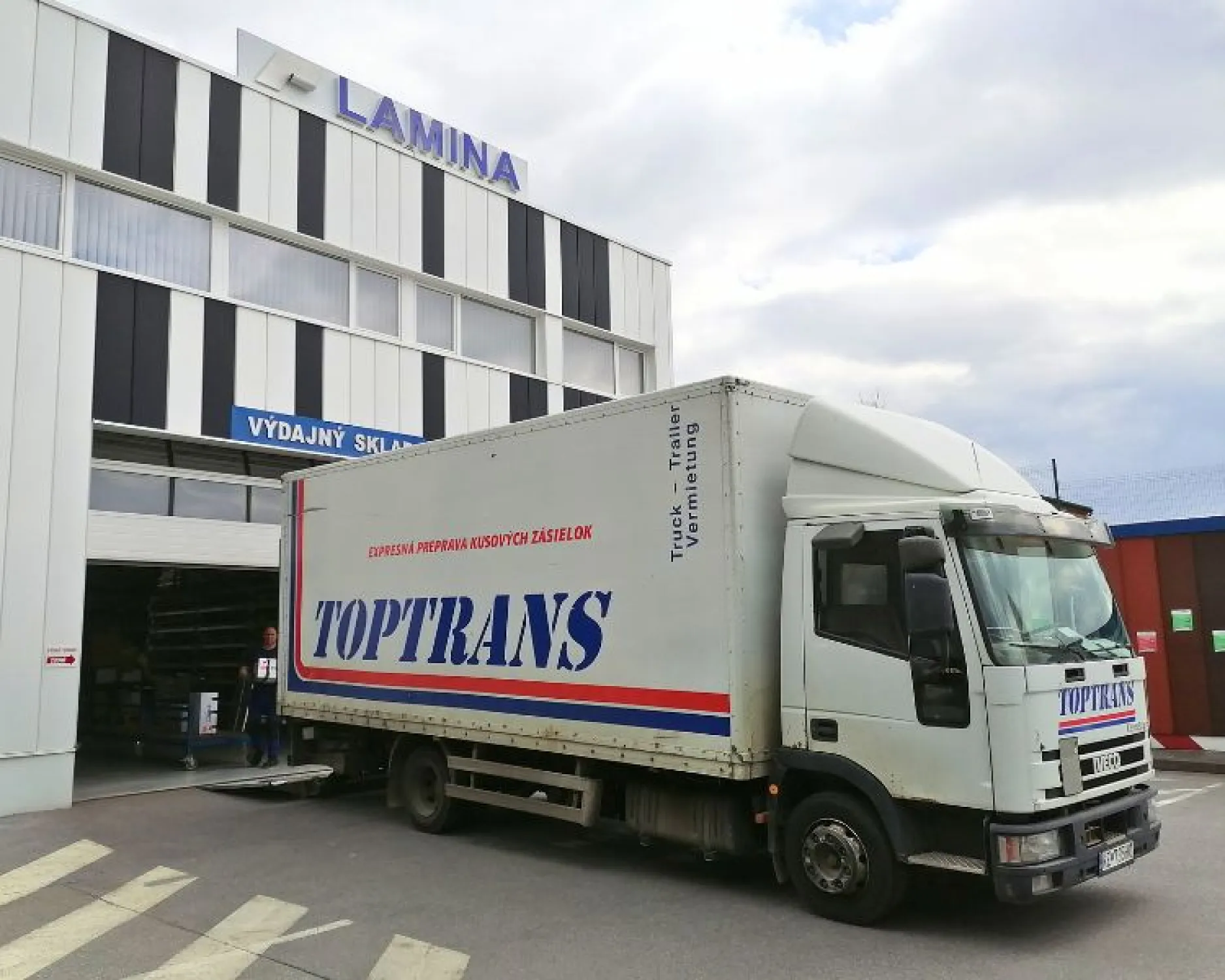 Preprava zásielok kuriérom Toptrans Preprava zásielok kurierom Toptrans - LAMINA PREŠOV - laminashop.sk